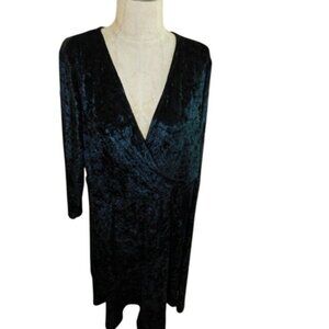 Torrid Size 1X Crushed Velvet Black Plus Size SEXY Dress
